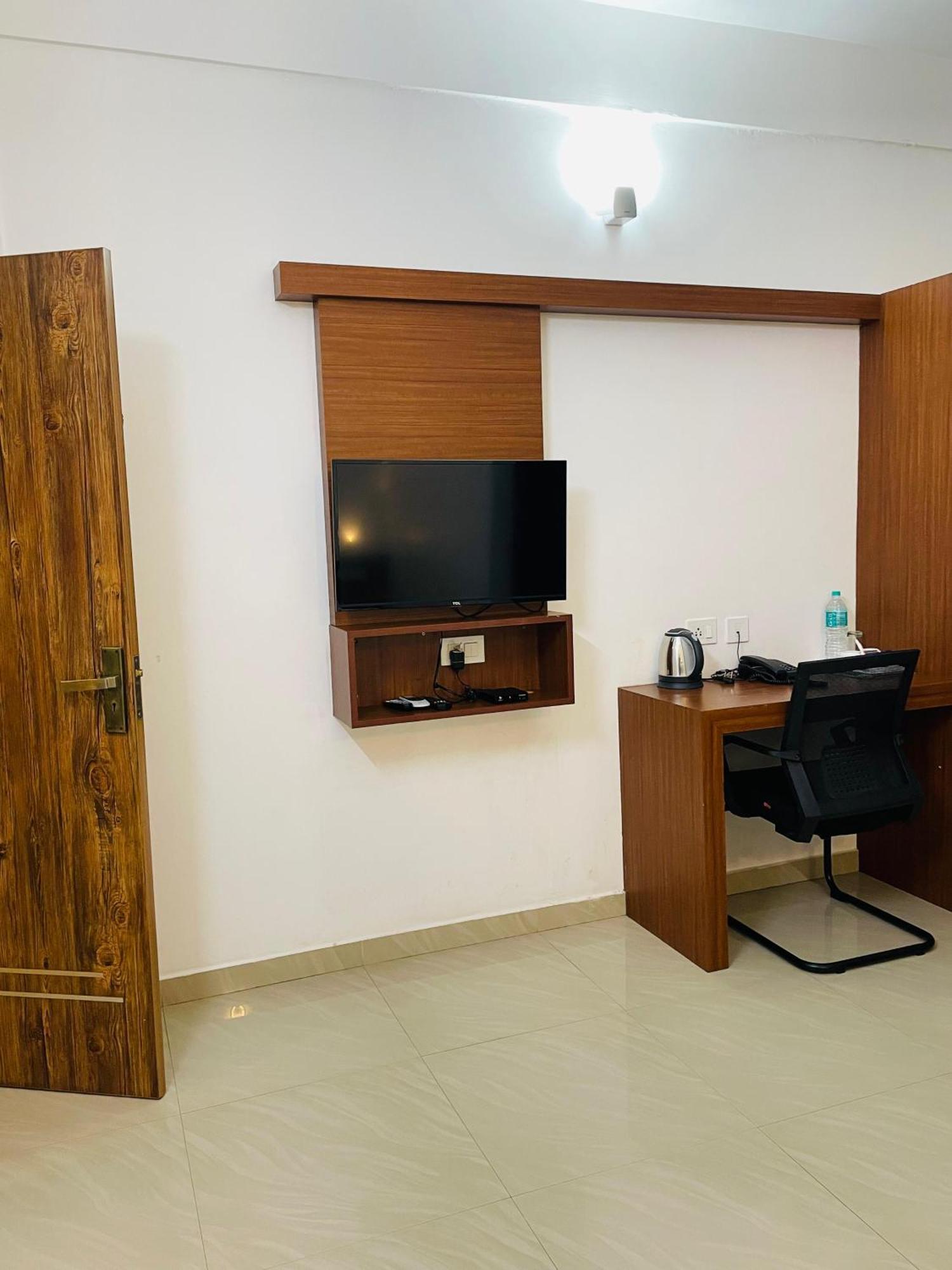 Phoenix Holidays Kochi Kültér fotó